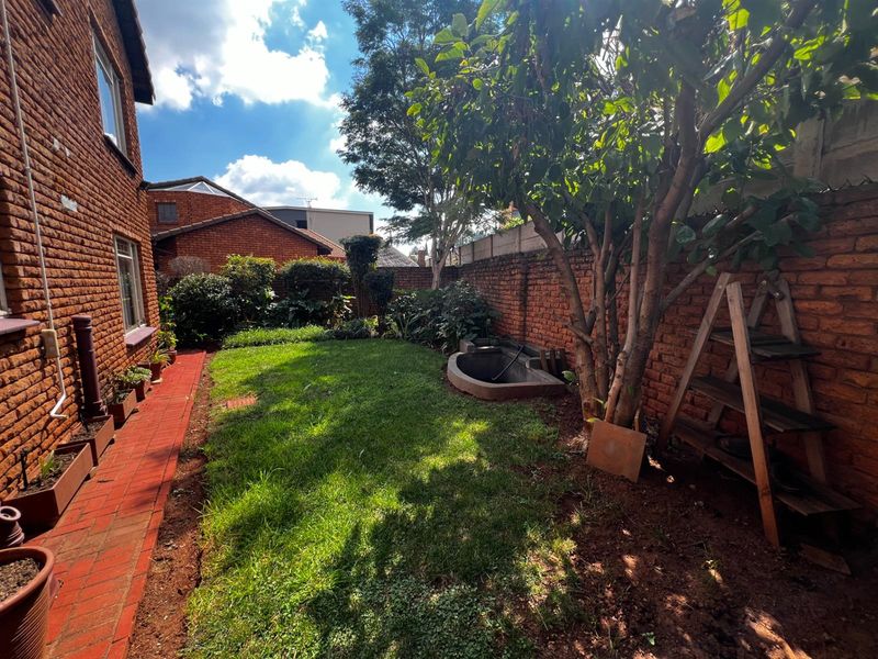 4 Bedroom Modern House for Sale in Die Hoewes, Centurion - Photo 2