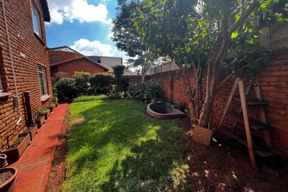 4 Bedroom Modern House for Sale in Die Hoewes, Centurion - Photo 2