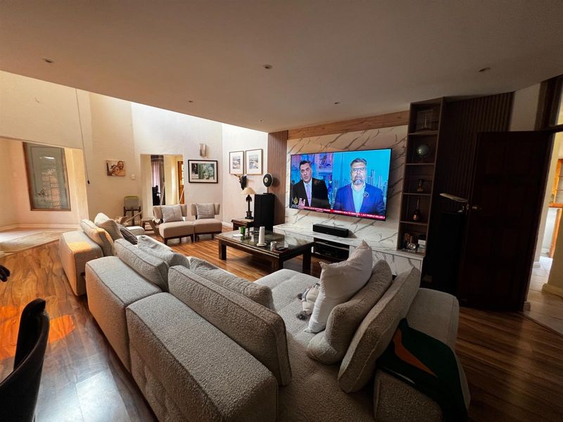 4 Bedroom Modern House for Sale in Die Hoewes, Centurion - Photo 7