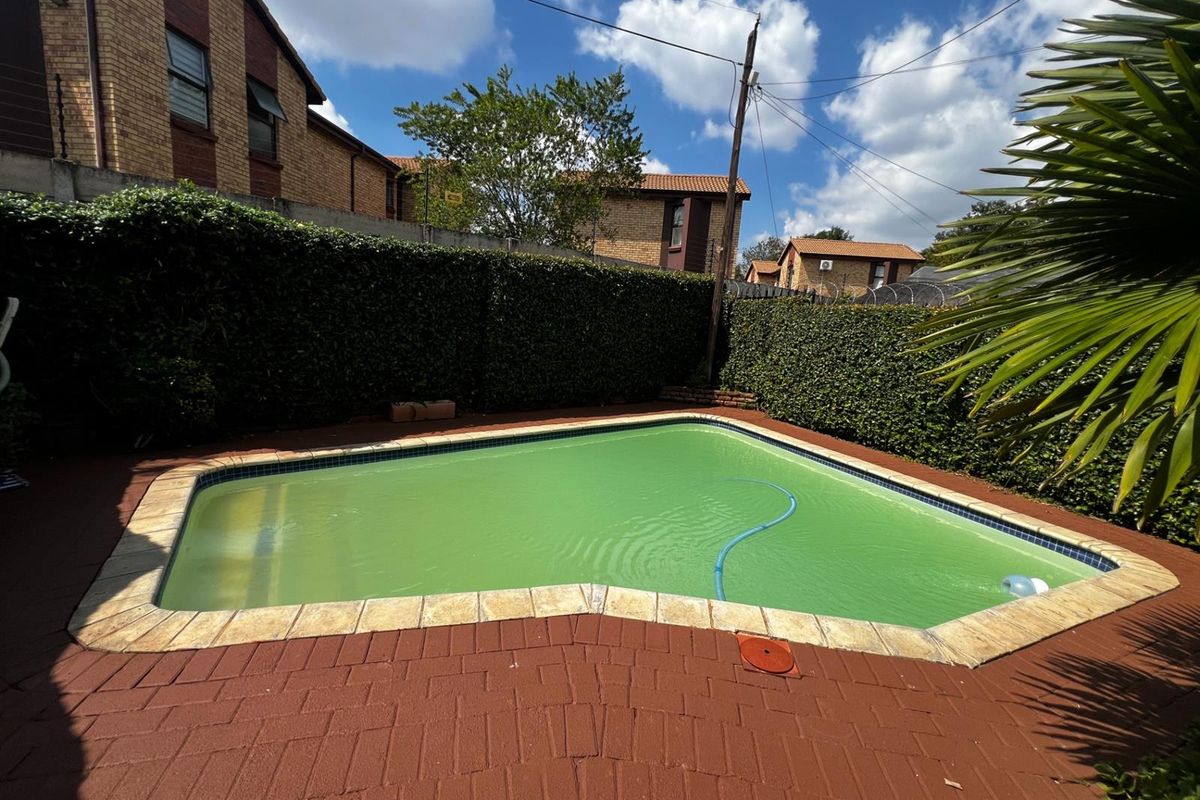 4 Bedroom Modern House for Sale in Die Hoewes, Centurion - Photo 5