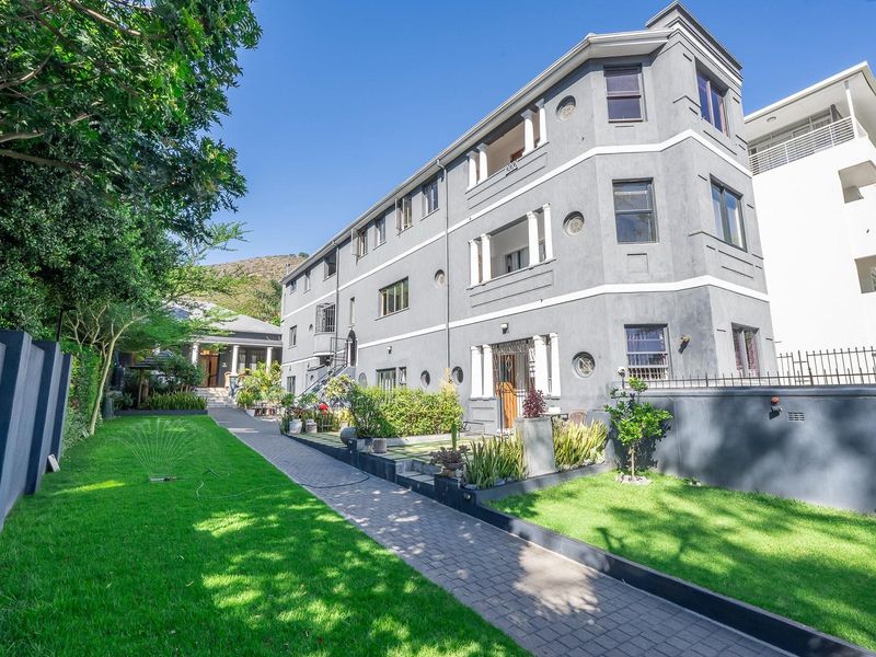 Designer Coastal Living | Airbnb-Friendly Investment Property for Sale in Green Point - Photo 2