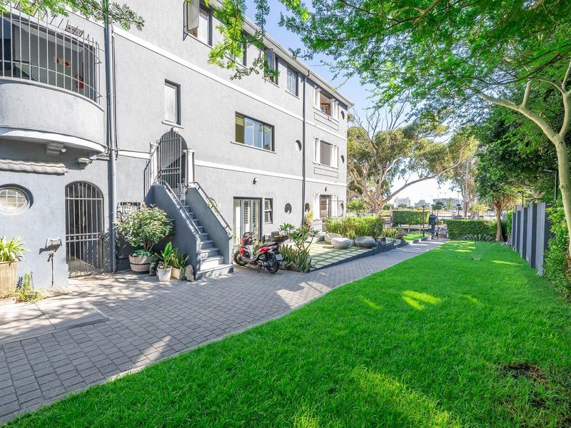 Designer Coastal Living | Airbnb-Friendly Investment Property for Sale in Green Point - Photo 4