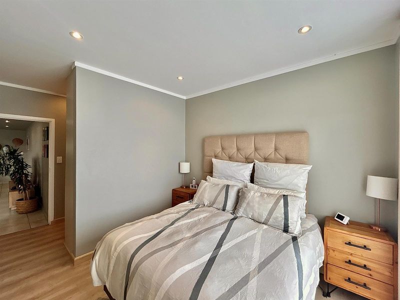 Elegant 2 Bedroom Apartment  in Sandhurst - Photo 9