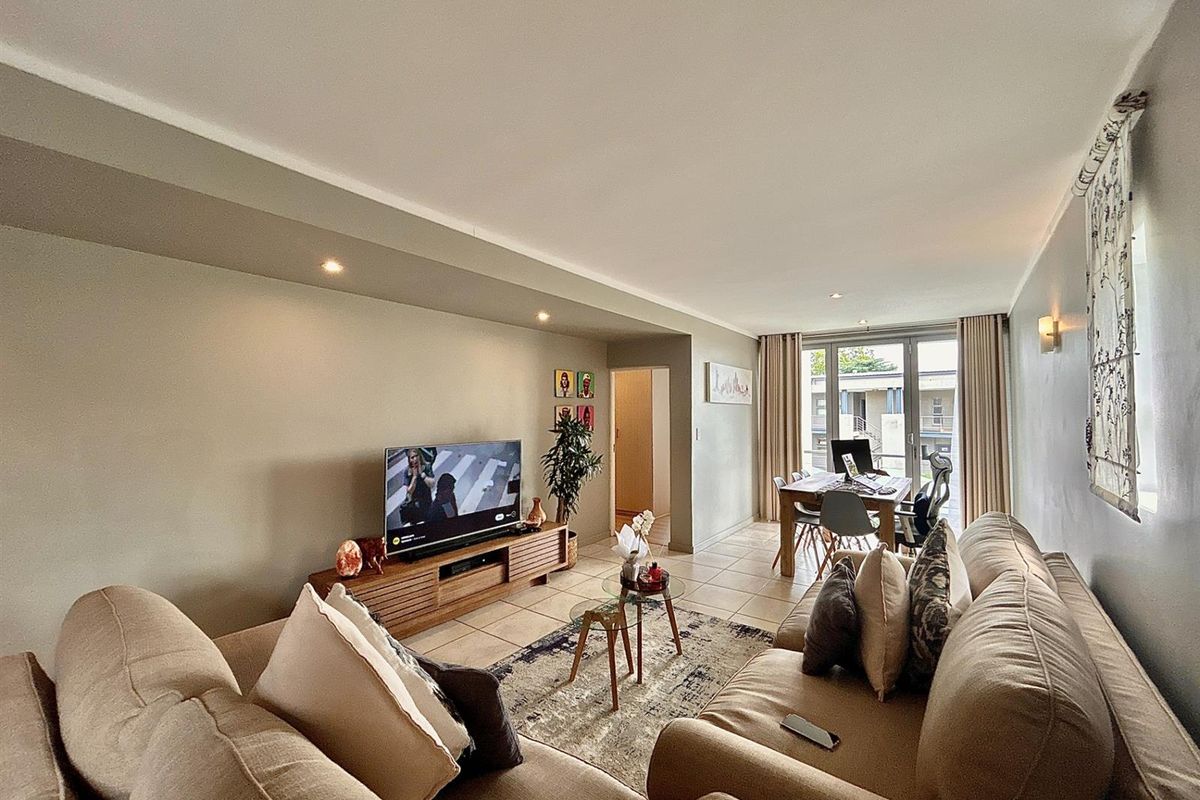 Elegant 2 Bedroom Apartment  in Sandhurst - Photo 2