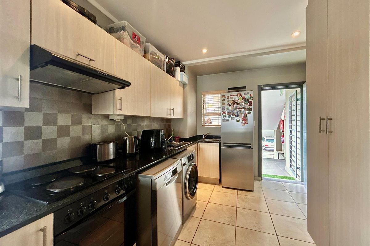 Elegant 2 Bedroom Apartment  in Sandhurst - Photo 5