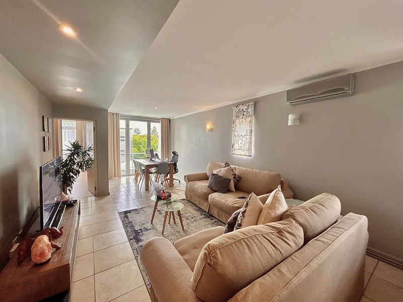 Elegant 2 Bedroom Apartment  in Sandhurst - Photo 3