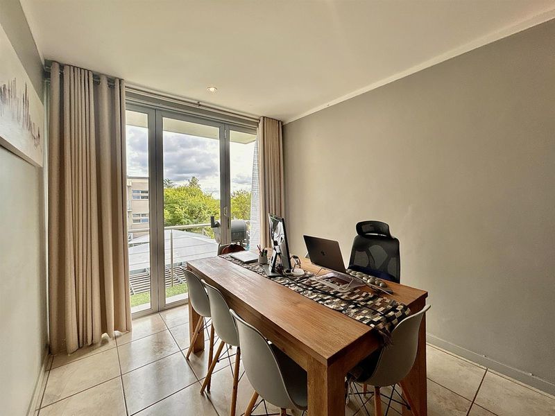 Elegant 2 Bedroom Apartment  in Sandhurst - Photo 4