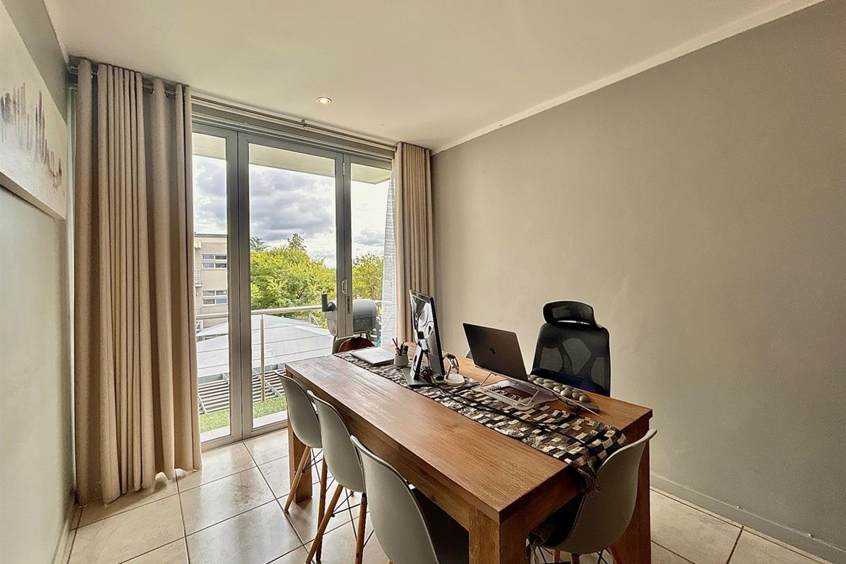 Elegant 2 Bedroom Apartment  in Sandhurst - Photo 4