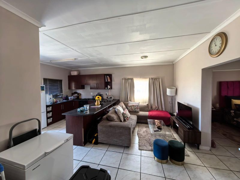 Start Your Story Here: Modern Comfort Meets Total Peace of Mind in Diamant Park, Kimberley - Photo 10