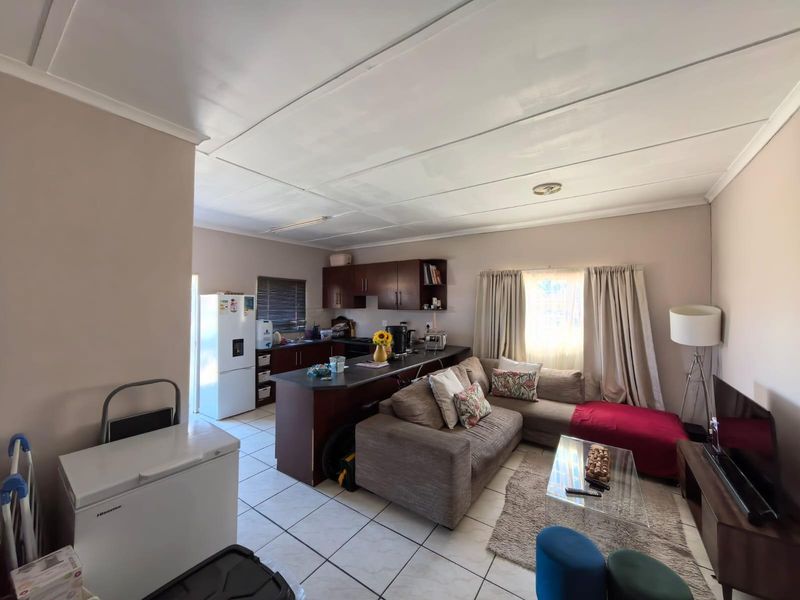 Start Your Story Here: Modern Comfort Meets Total Peace of Mind in Diamant Park, Kimberley - Photo 9