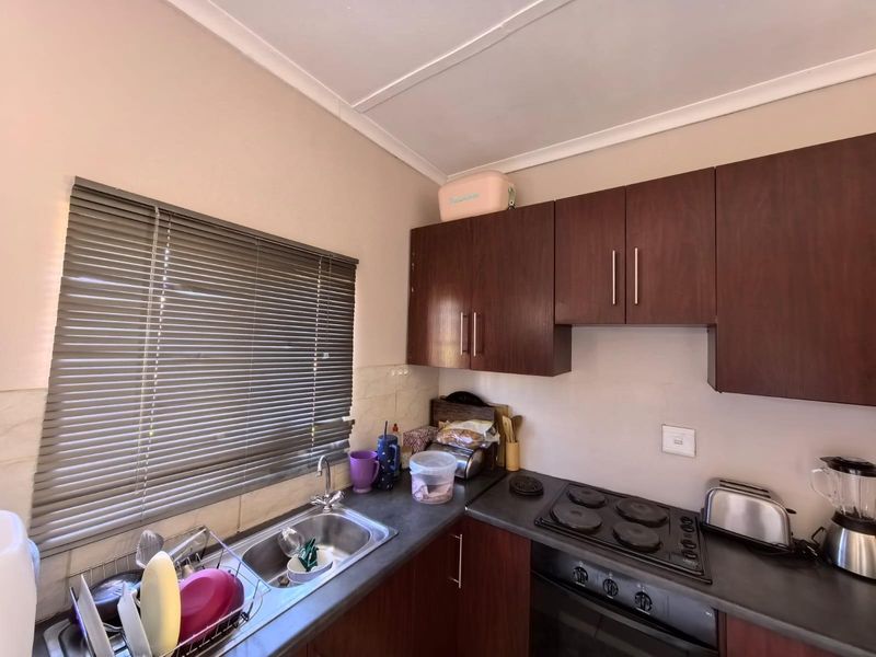 Start Your Story Here: Modern Comfort Meets Total Peace of Mind in Diamant Park, Kimberley - Photo 3