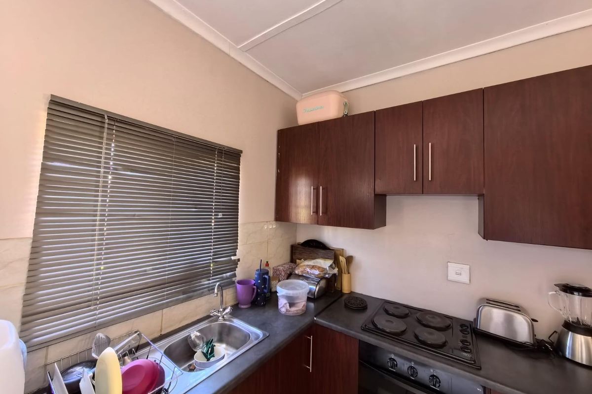 Start Your Story Here: Modern Comfort Meets Total Peace of Mind in Diamant Park, Kimberley - Photo 3