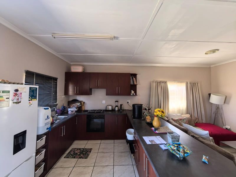 Start Your Story Here: Modern Comfort Meets Total Peace of Mind in Diamant Park, Kimberley - Photo 2