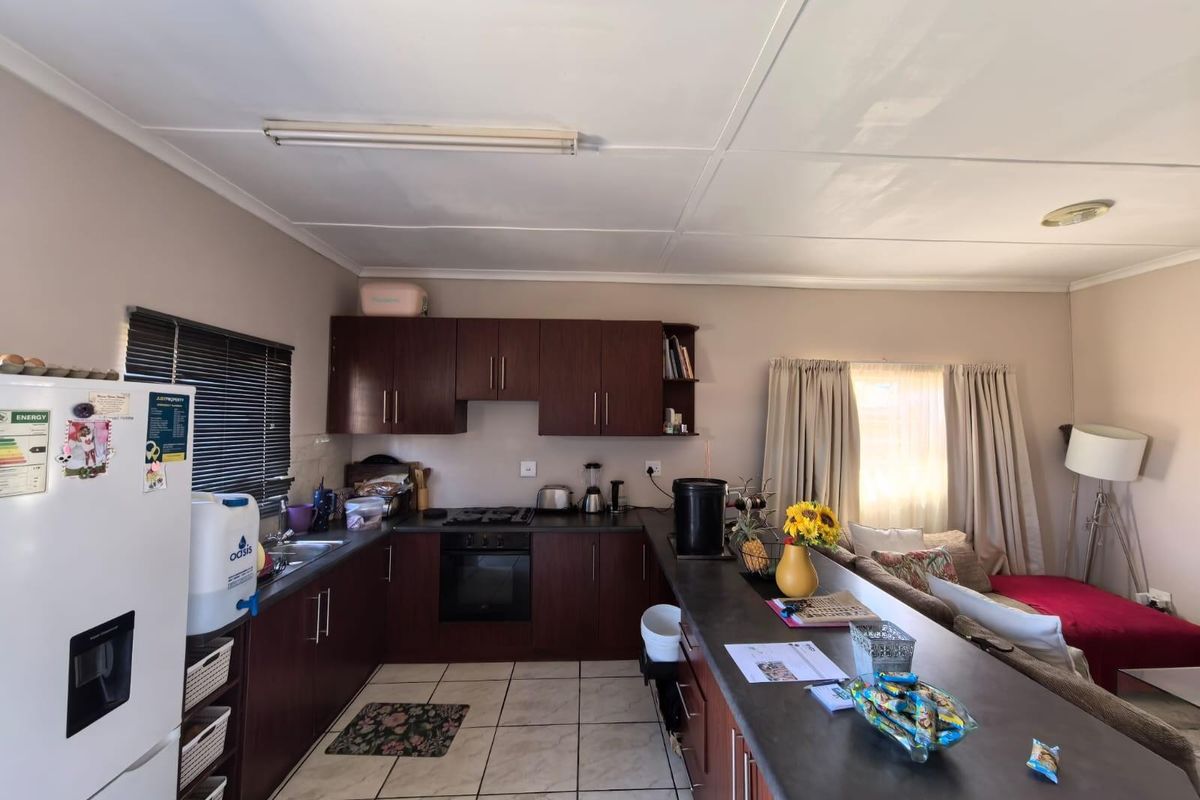 Start Your Story Here: Modern Comfort Meets Total Peace of Mind in Diamant Park, Kimberley - Photo 2