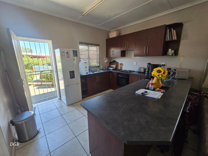 Start Your Story Here: Modern Comfort Meets Total Peace of Mind in Diamant Park, Kimberley - Photo 4
