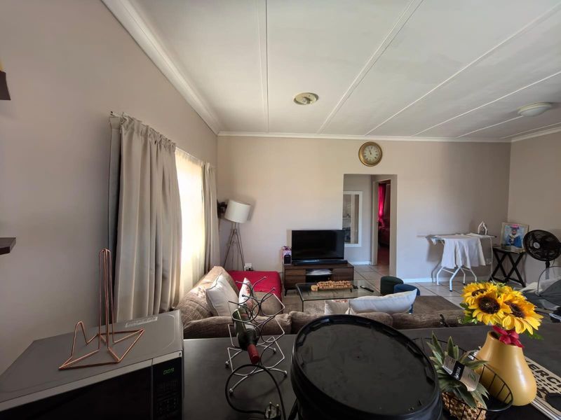 Start Your Story Here: Modern Comfort Meets Total Peace of Mind in Diamant Park, Kimberley - Photo 5