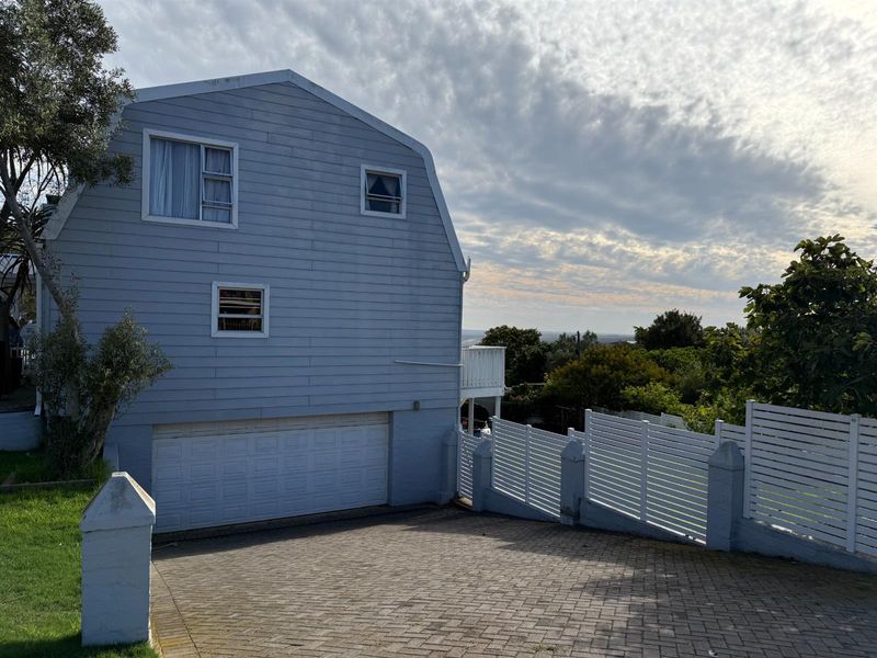 Urgent Emigration | Dual Living Coastal Home in Dana Bay - Photo 2