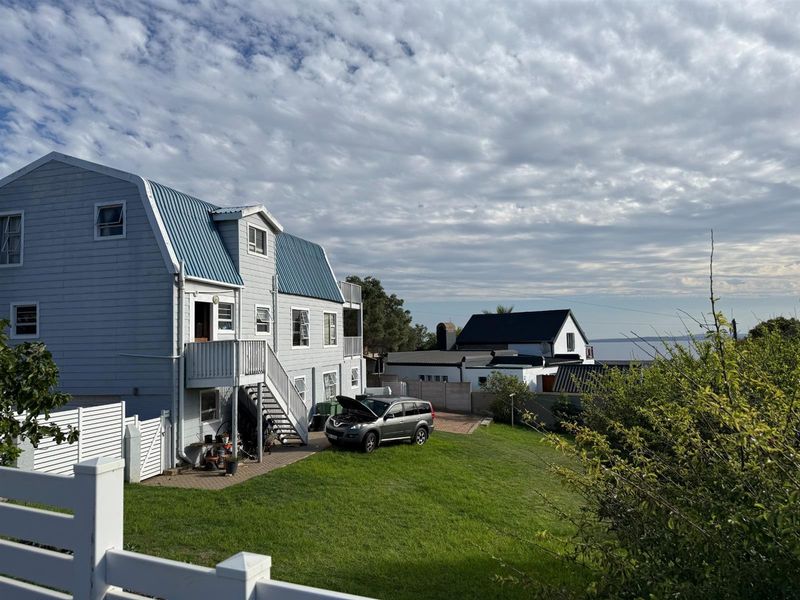 Urgent Emigration | Dual Living Coastal Home in Dana Bay - Photo 3