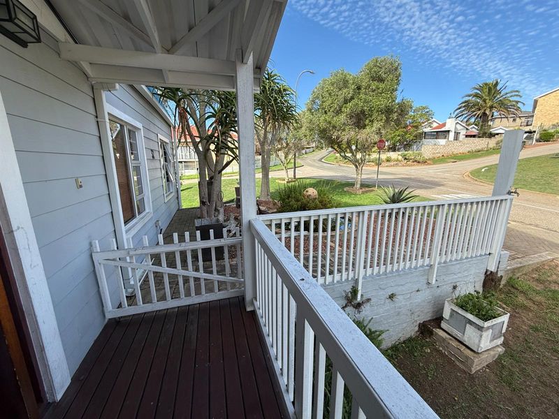 Urgent Emigration | Dual Living Coastal Home in Dana Bay - Photo 5