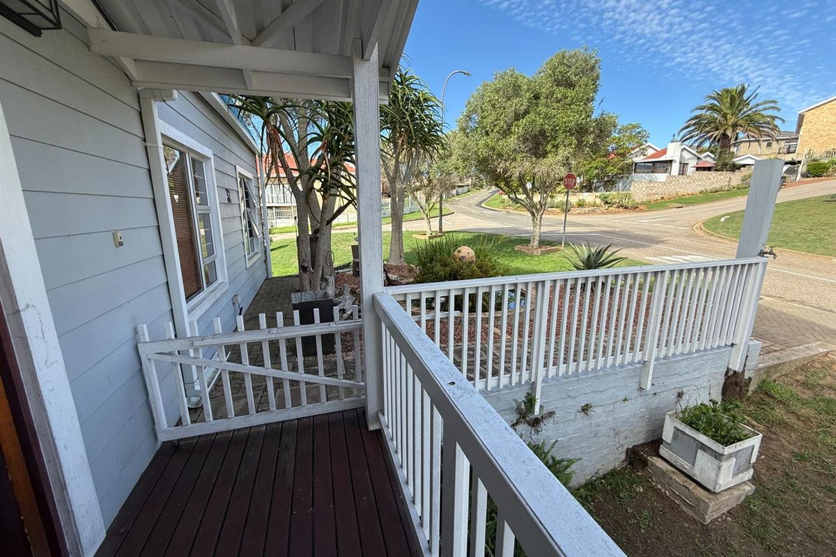 Urgent Emigration | Dual Living Coastal Home in Dana Bay - Photo 5