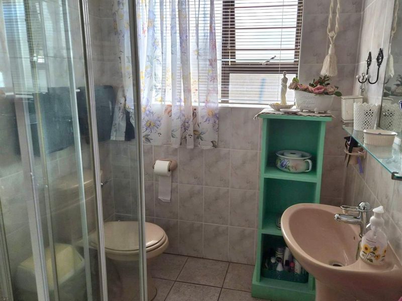 Secure Living with Low Levies. - Photo 10