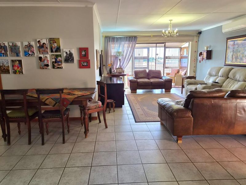 Secure Living with Low Levies. - Photo 3