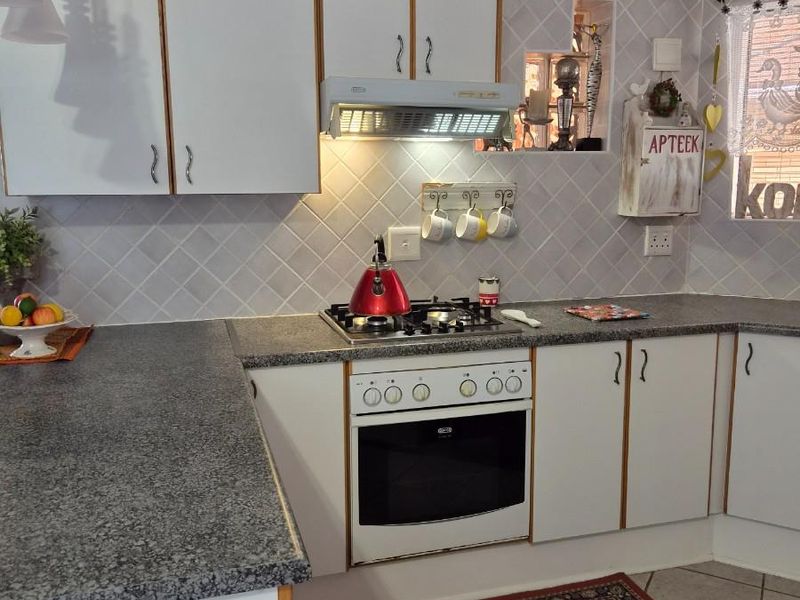 Secure Living with Low Levies. - Photo 5