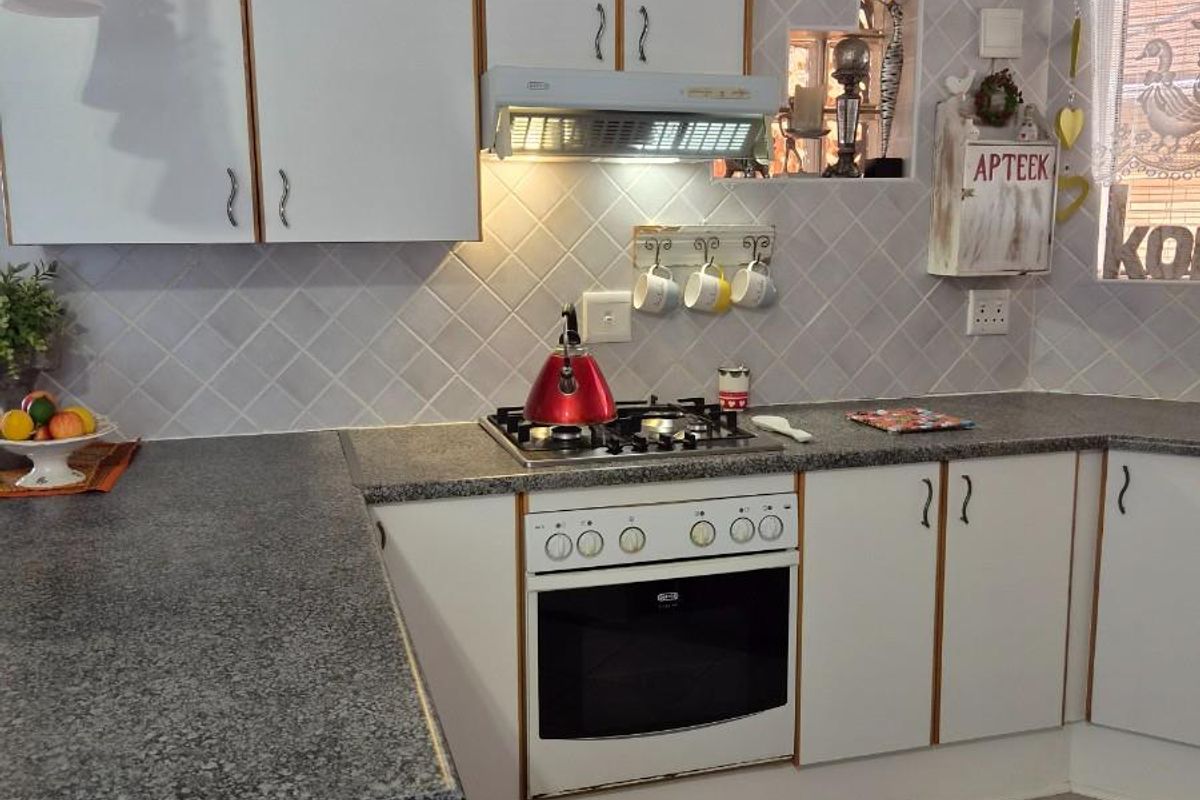 Secure Living with Low Levies. - Photo 5