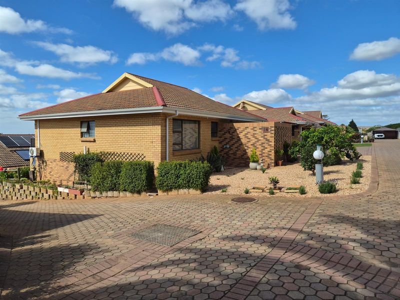 Secure Living with Low Levies. - Photo 2