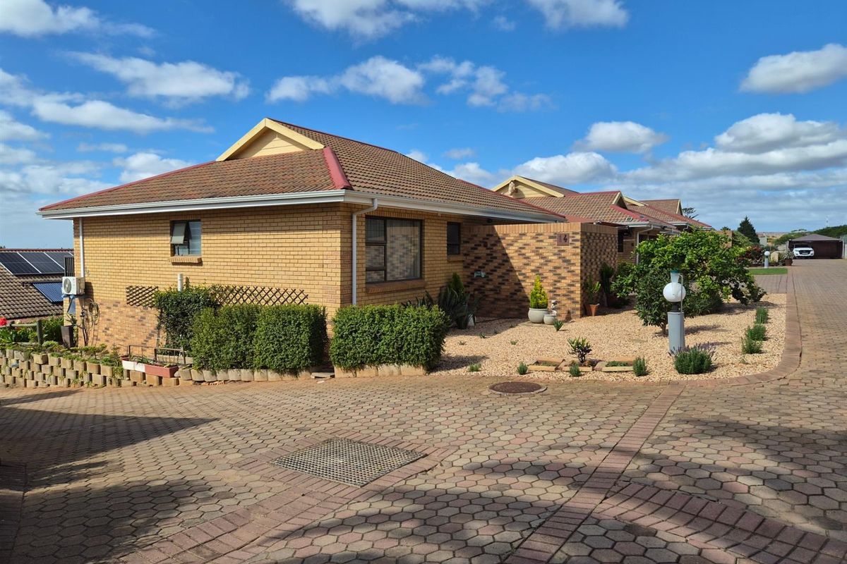 Secure Living with Low Levies. - Photo 2