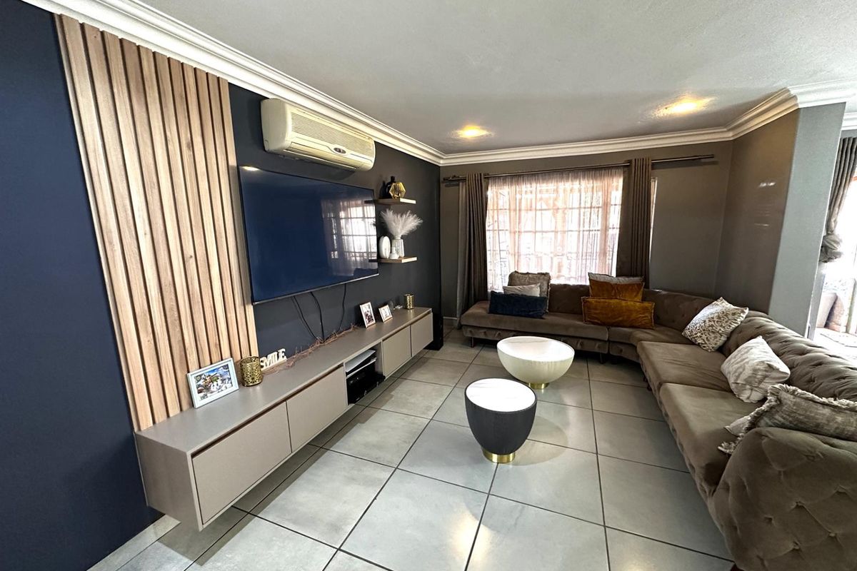 Townhouse To Rent in Capital Park, Pretoria - Photo 3