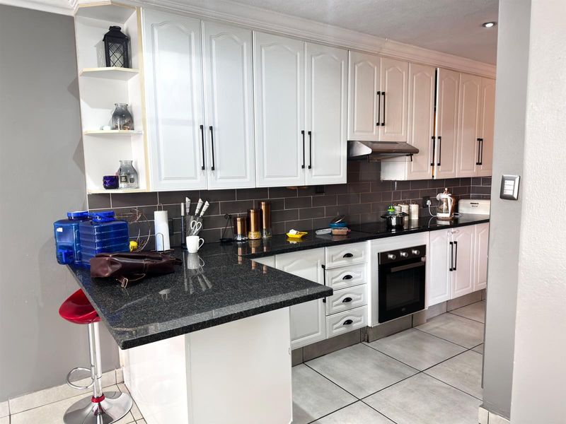 Townhouse To Rent in Capital Park, Pretoria - Photo 10