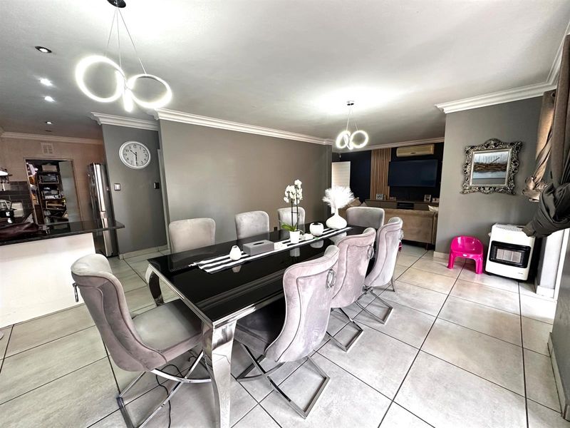 Townhouse To Rent in Capital Park, Pretoria - Photo 8