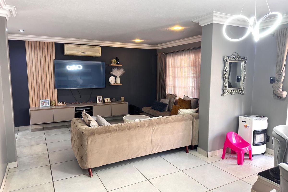 Townhouse To Rent in Capital Park, Pretoria - Photo 4