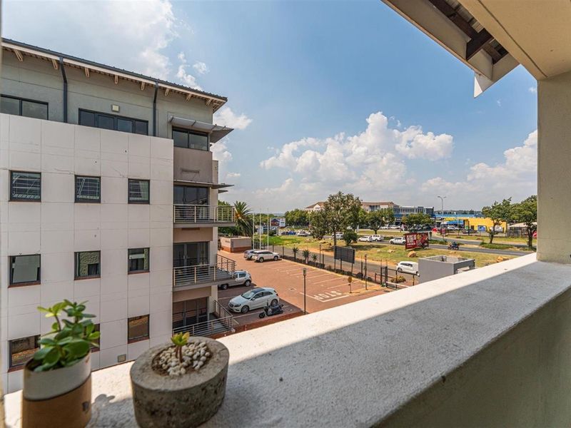 Two Bedroom Apartment To Rent in Sandton - Photo 9