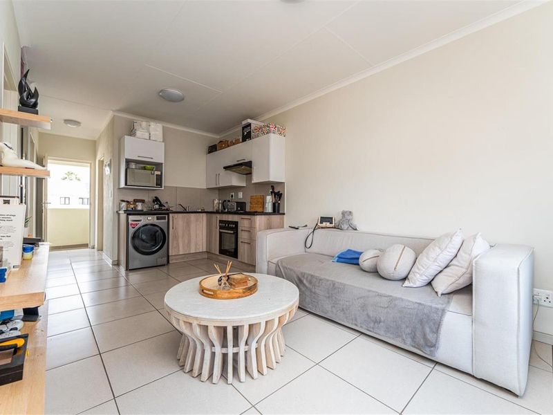 Two Bedroom Apartment To Rent in Sandton - Photo 4