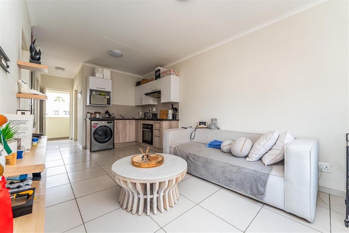 Two Bedroom Apartment To Rent in Sandton - Photo 4