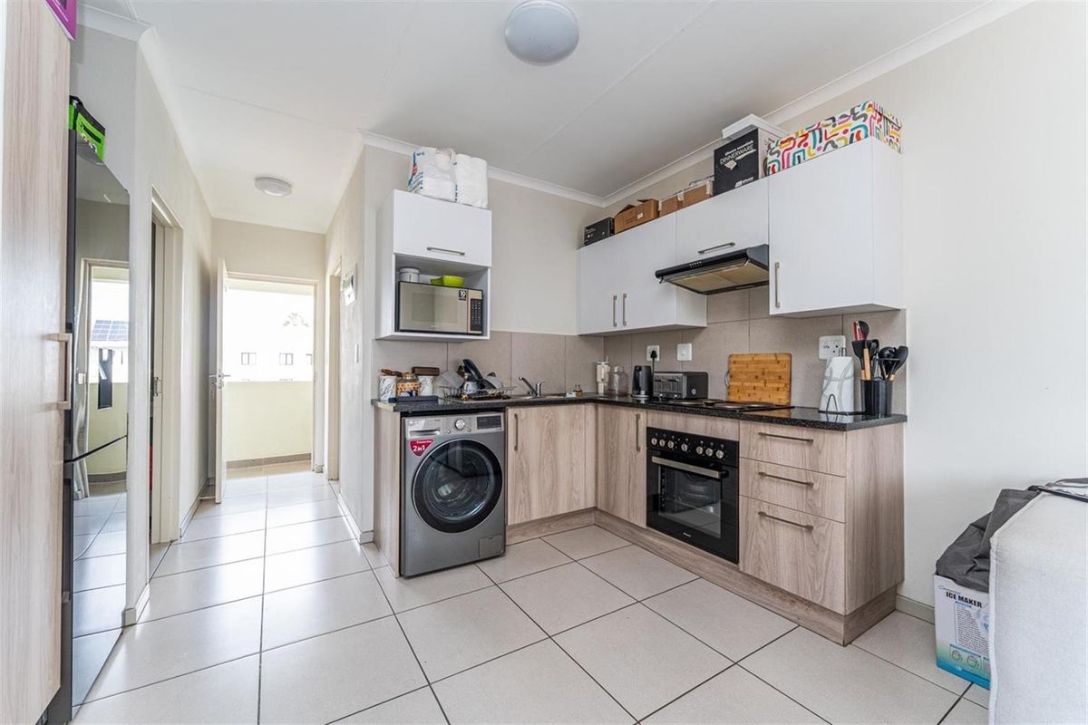 Two Bedroom Apartment To Rent in Sandton - Photo 2