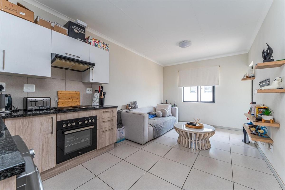 Two Bedroom Apartment To Rent in Sandton - Photo 3