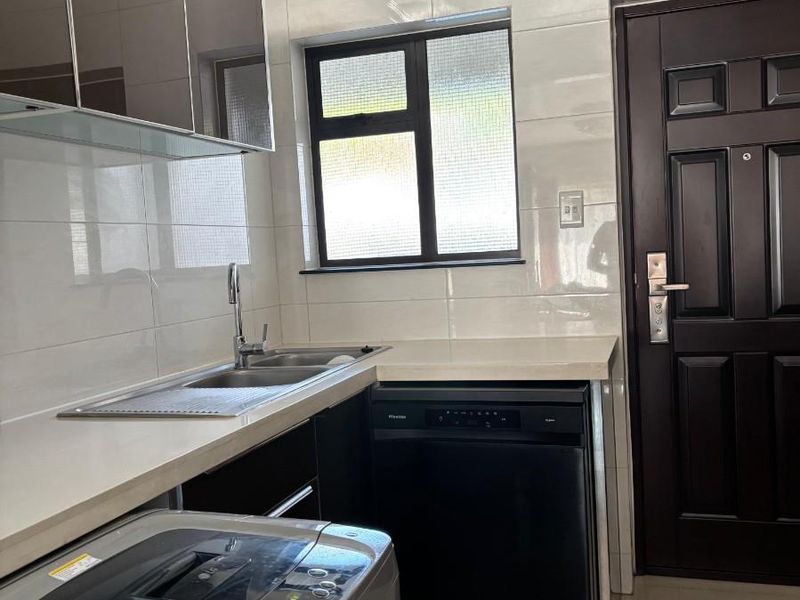 2Bed,1 Bath Apartment For Sale in Fourways, Sandton - Photo 9