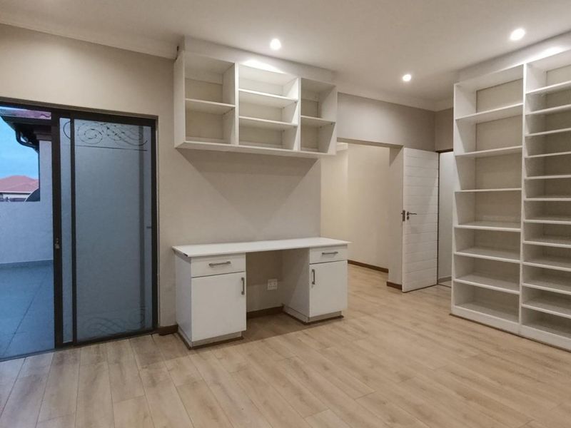 House To Rent in Stone Ridge Country Estate - Photo 5