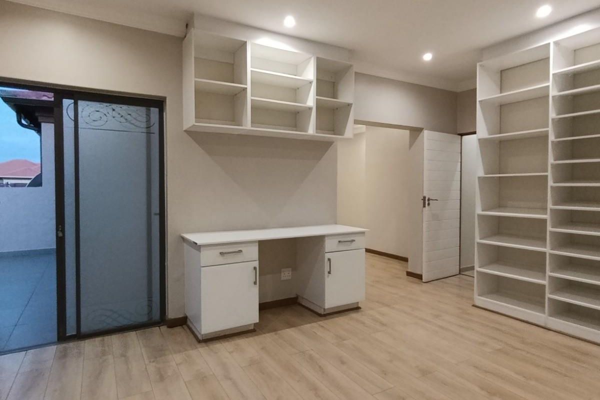 House To Rent in Stone Ridge Country Estate - Photo 5