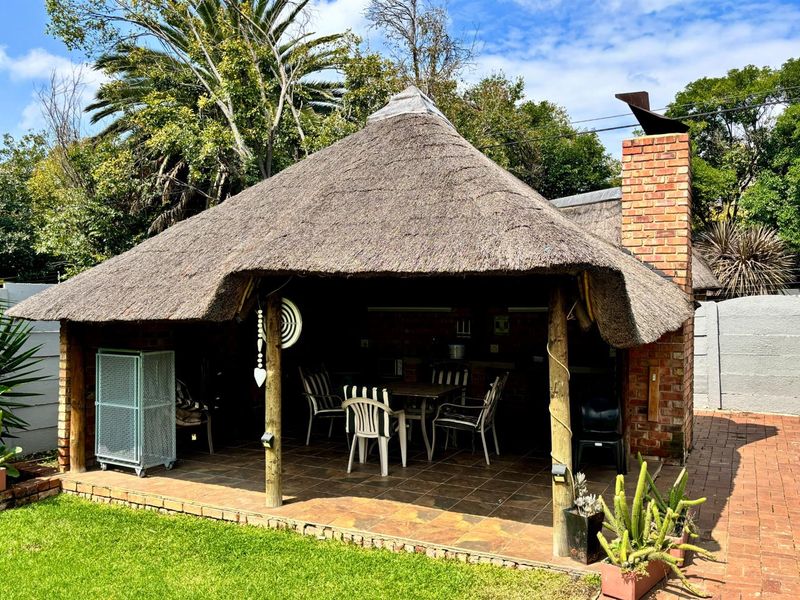 Beautiful Off-Grid Family Home with Great Space and Entertainment in Raceview - Photo 10