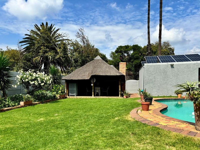 Beautiful Off-Grid Family Home with Great Space and Entertainment in Raceview - Photo 9