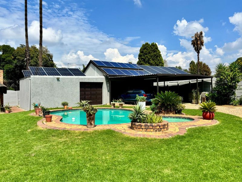 Beautiful Off-Grid Family Home with Great Space and Entertainment in Raceview - Photo 5