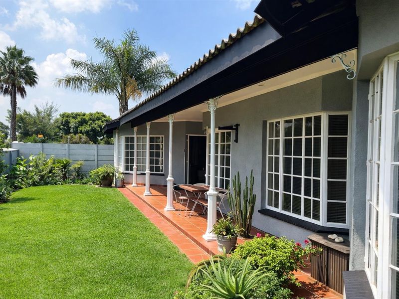 Beautiful Off-Grid Family Home with Great Space and Entertainment in Raceview - Photo 2