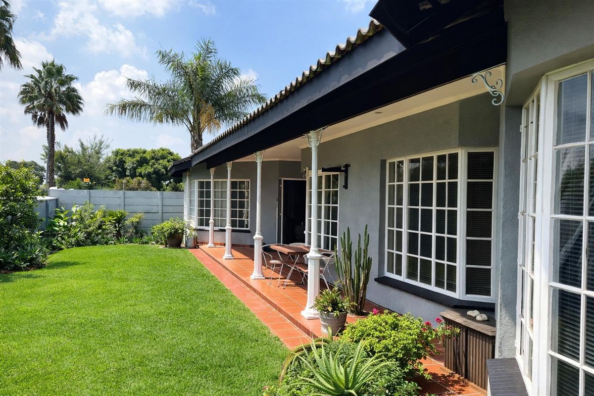 Beautiful Off-Grid Family Home with Great Space and Entertainment in Raceview - Photo 2