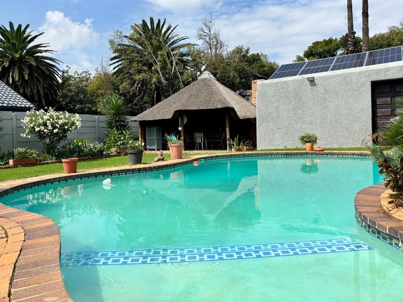 Beautiful Off-Grid Family Home with Great Space and Entertainment in Raceview - Photo 8