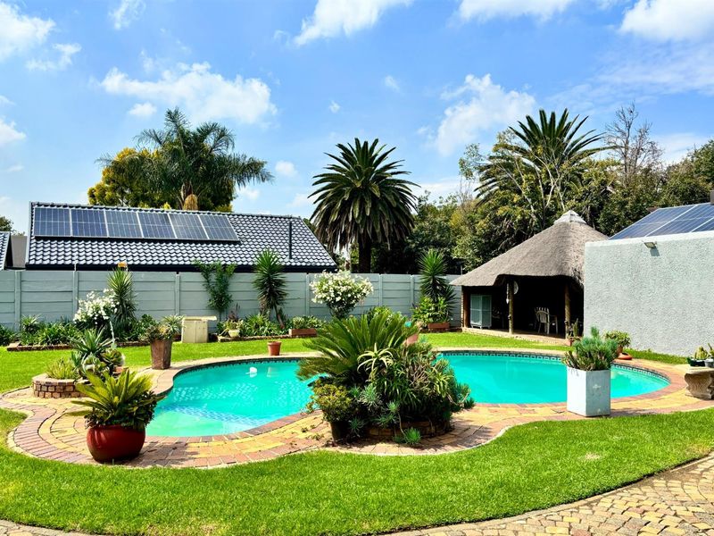 Beautiful Off-Grid Family Home with Great Space and Entertainment in Raceview - Photo 7