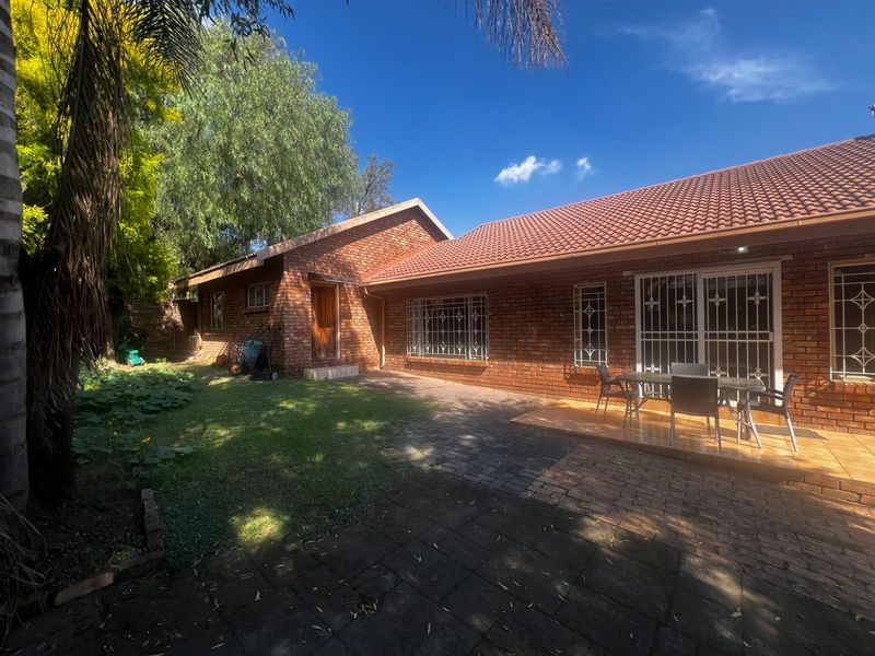 4 Bedroom House To Rent in Rooihuiskraal - Photo 2